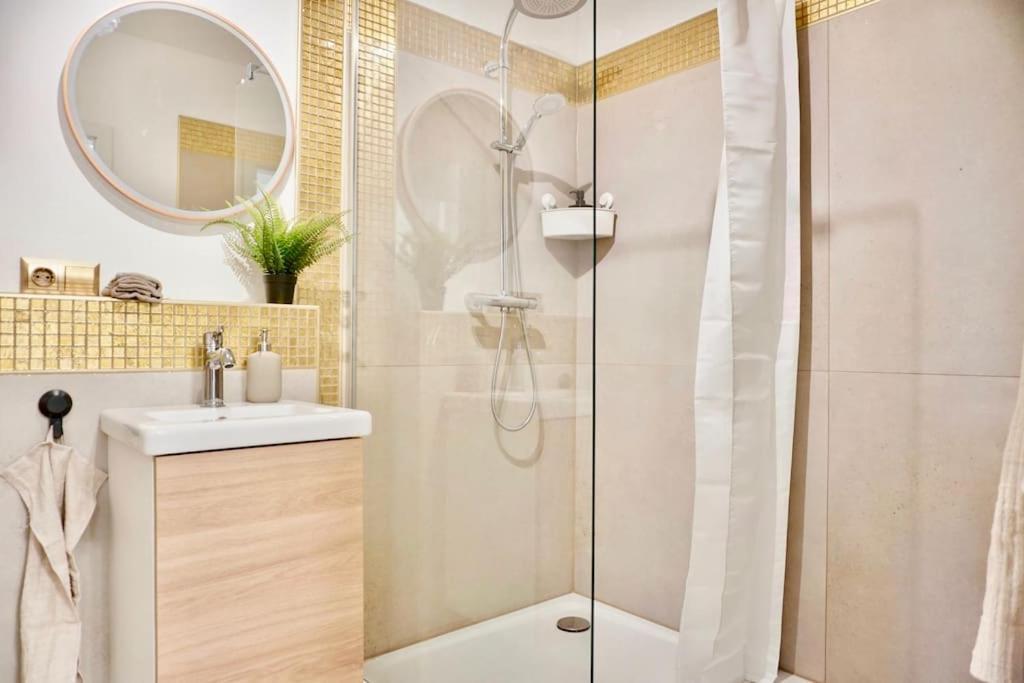 Neu Modernes Apartment In Top Lage, Free Parking Max 1,65M Hoehe Und 1,8M Breite Karlsruhe Zewnętrze zdjęcie