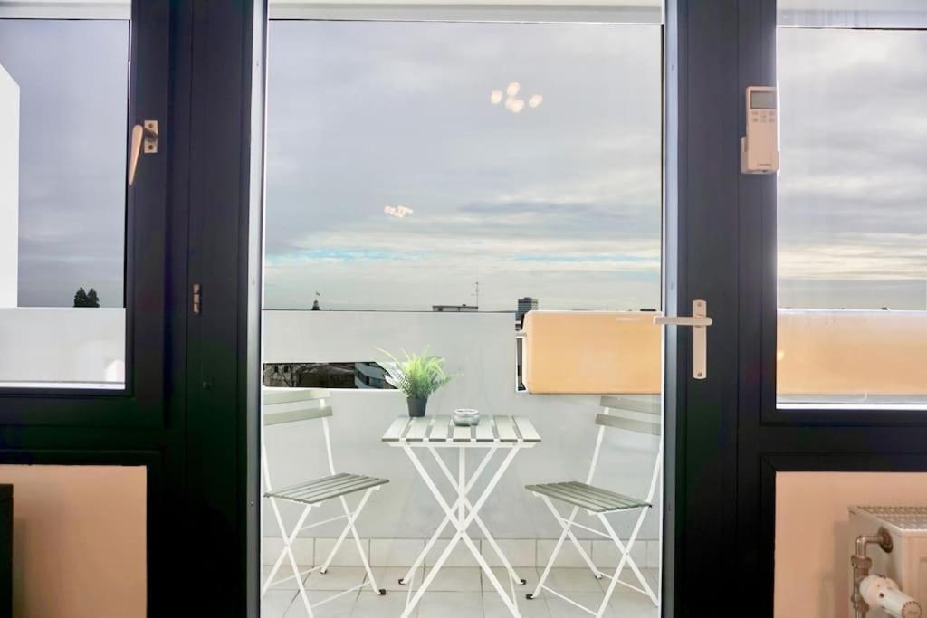 Neu Modernes Apartment In Top Lage, Free Parking Max 1,65M Hoehe Und 1,8M Breite Karlsruhe Zewnętrze zdjęcie