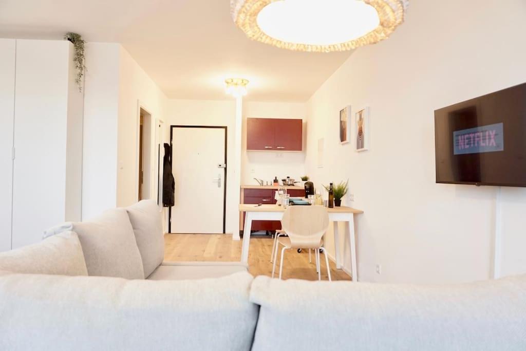 Neu Modernes Apartment In Top Lage, Free Parking Max 1,65M Hoehe Und 1,8M Breite Karlsruhe Zewnętrze zdjęcie